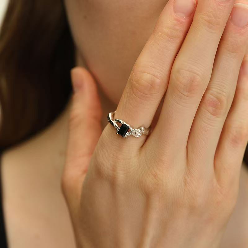 OINICIO Moonquake Black Agate Openwork Interlocking Ring