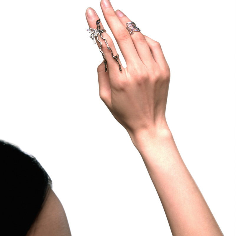 OINICIO Ambush Liquid Butterfly Knuckle Ring