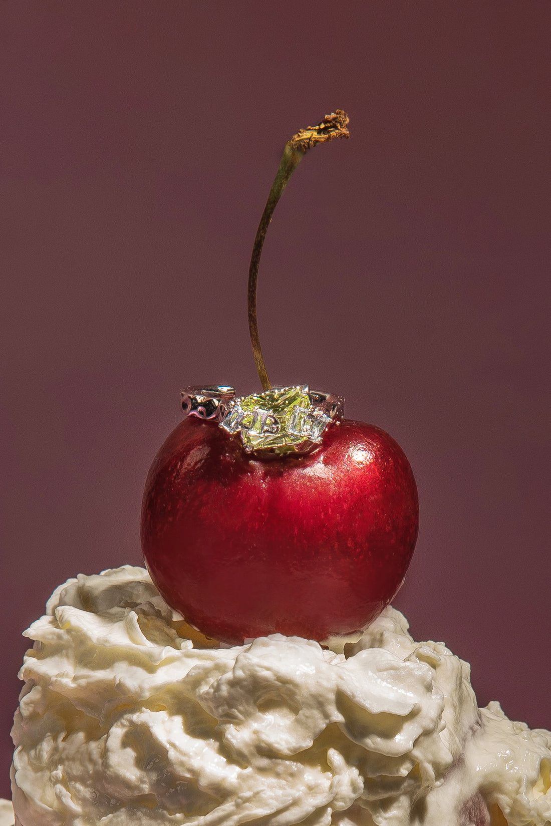 Oinicio's Xu Yi Series: Jewelry as Cherries on Life's Cake, Embracing Love and Radiance