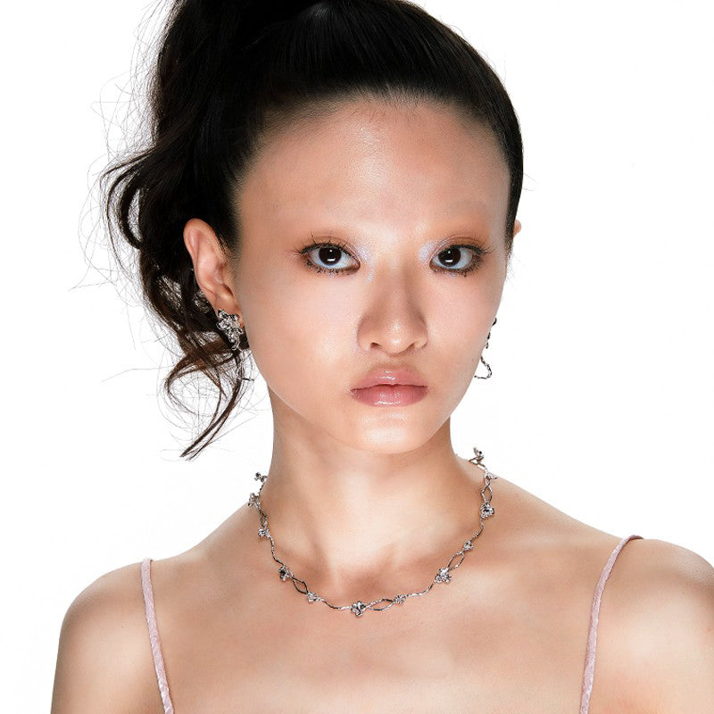 OINICIO Comfort Zone Liquid Floral Intertwined Necklace