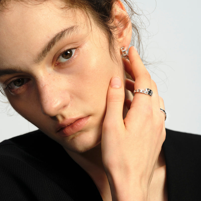 OINICIO Sediment Openwork Hoop Earrings