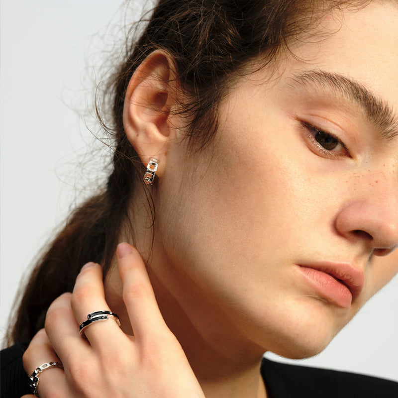 OINICIO Sediment Openwork Hoop Earrings