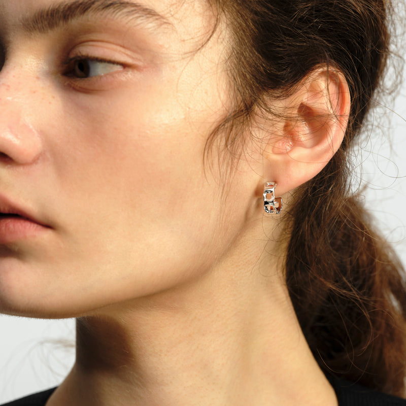 OINICIO Sediment Openwork Hoop Earrings