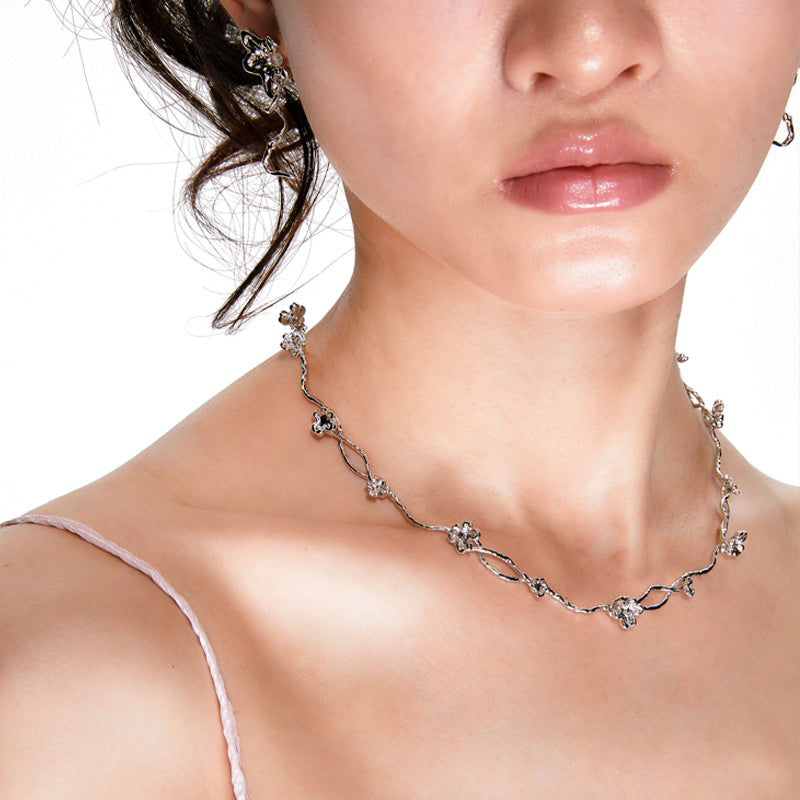 OINICIO Comfort Zone Liquid Floral Intertwined Necklace