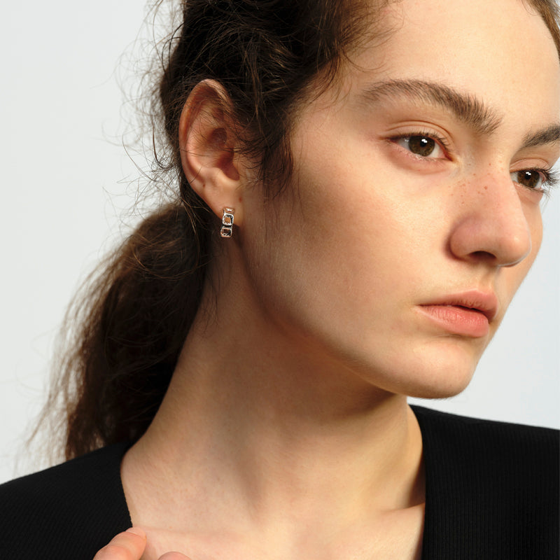 OINICIO Sediment Openwork Hoop Earrings