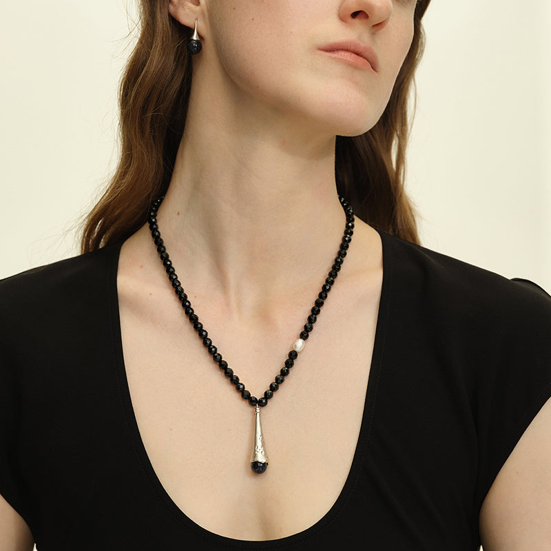 OINICIO Seed Dewdrop Black Gemstone Beaded Necklace