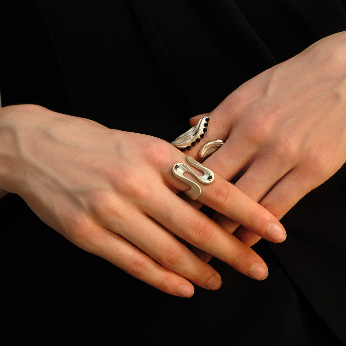 OINICIO Moonquake Flowing Water Black Agate Open Ring