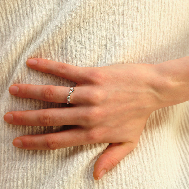 OINICIO Moonquake Silver Blue Striped Agate and Zircon Hollow Ring