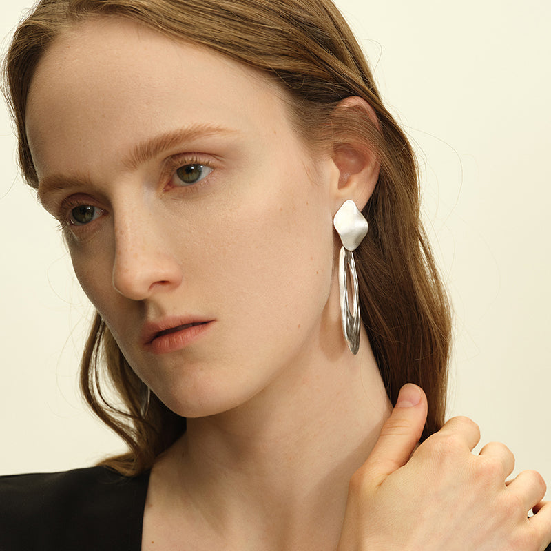 OINICIO Seed Faceted Void Interlaced Hoop Earrings