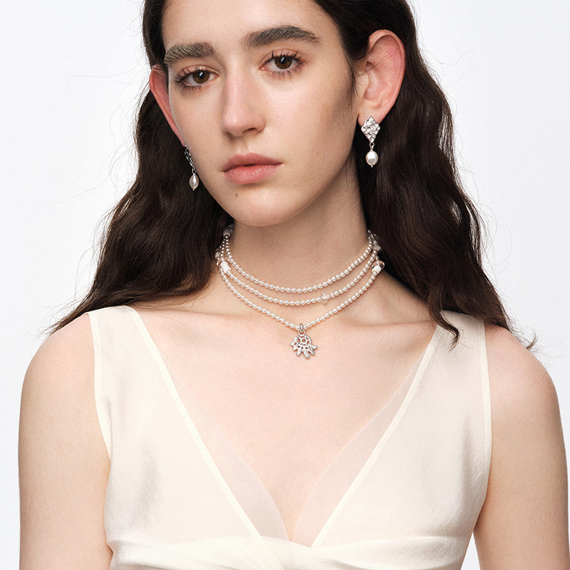 OINICIO NanKe Lace Fish Tail Pendant Sweater Necklace