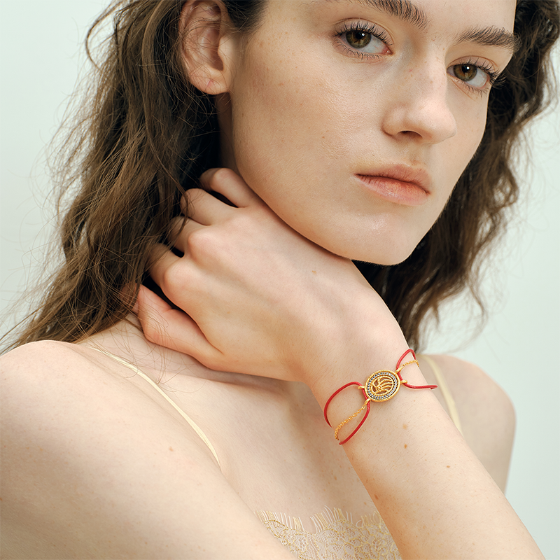 OINICIO VALURI Wave‑Medallion Cord Bracelet, Red