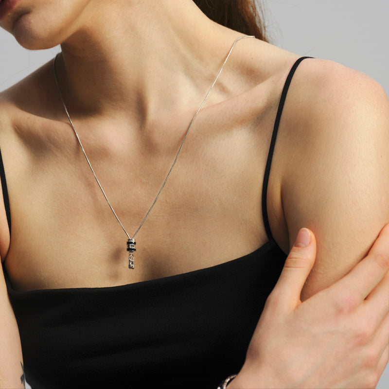 OINICIO Sediment Black Resin Wheel Pendant Necklace