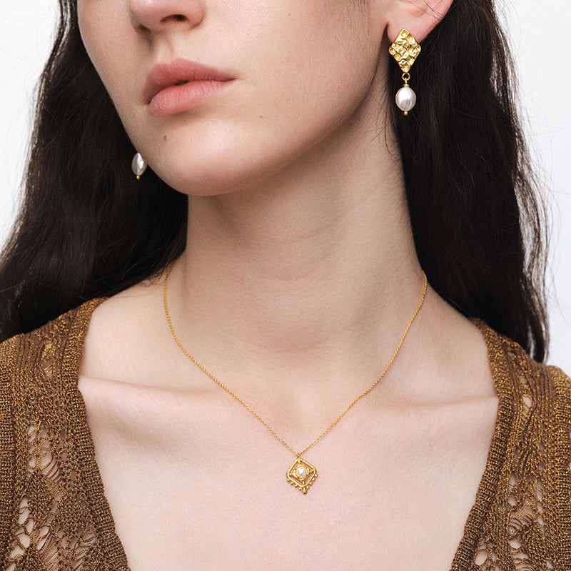 OINICIO NanKe Silver Lace Fish Tail Necklace