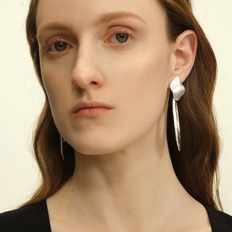 OINICIO Seed Faceted Void Interlaced Hoop Earrings