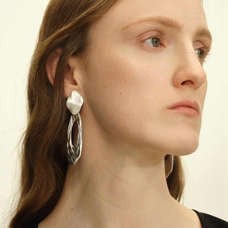 OINICIO Seed Faceted Void Interlaced Hoop Earrings