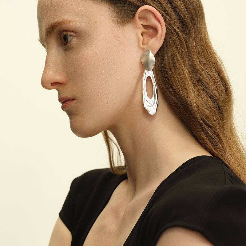 OINICIO Seed Faceted Void Interlaced Hoop Earrings
