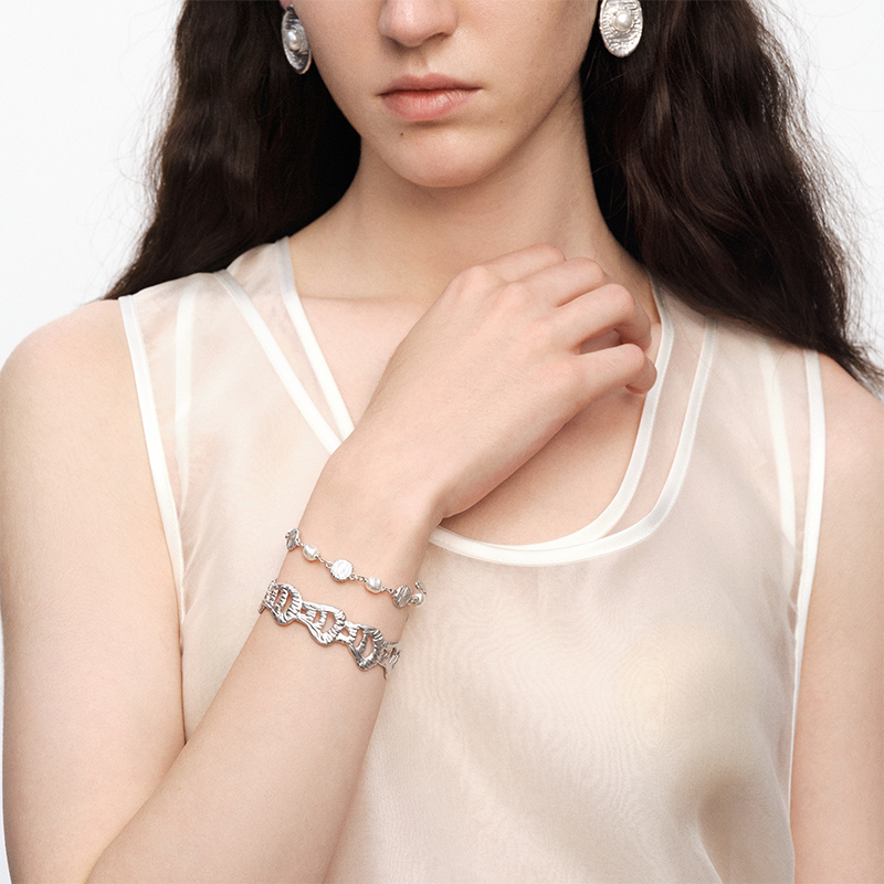 OINICIO NanKe Silver Mermaid Tail Hollow Bangle