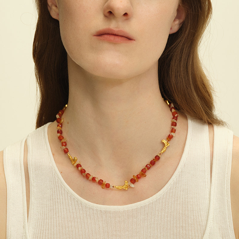 OINICIO Seed Petal Light Shadow Beaded Necklace, Red