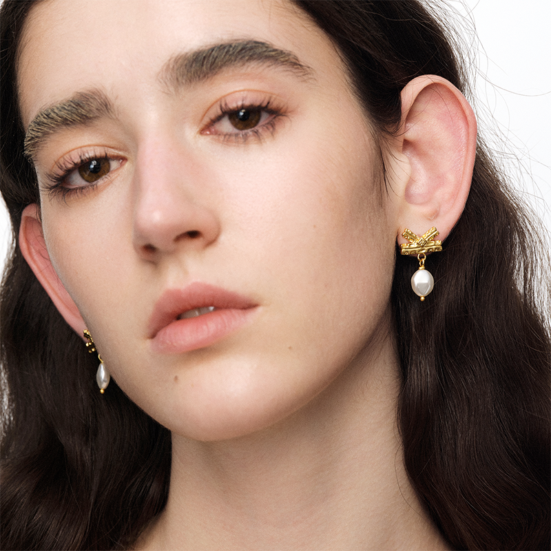 OINICIO NanKe Gold Lace Bow Pearl Stud Earrings