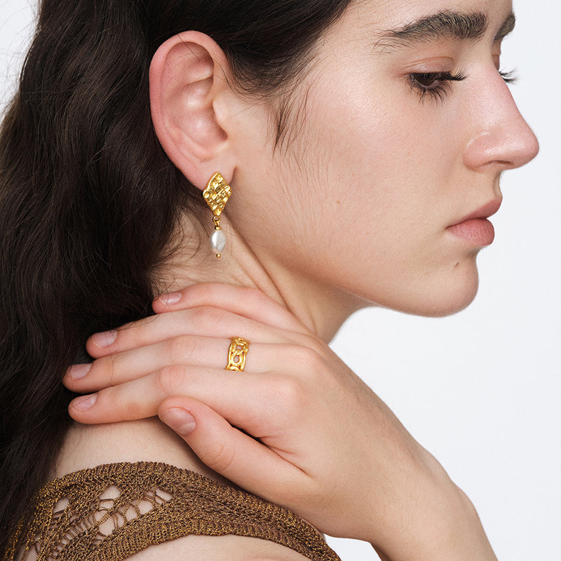 OINICIO NanKe Gold Openwork Wave Ribbon Ring 15#