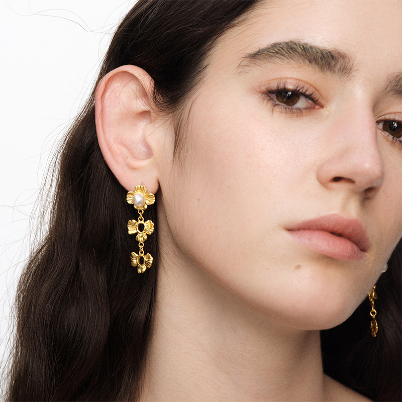OINICIO NanKe Gold Lace Flower Pearl Earrings