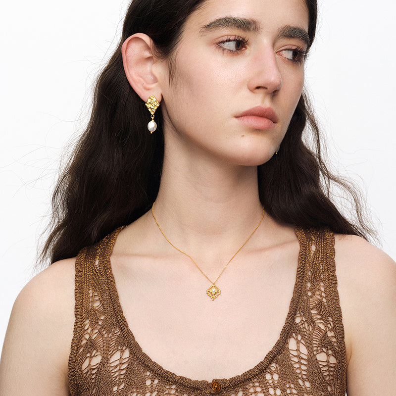 OINICIO NanKe Gold Lace Fish Tail Necklace
