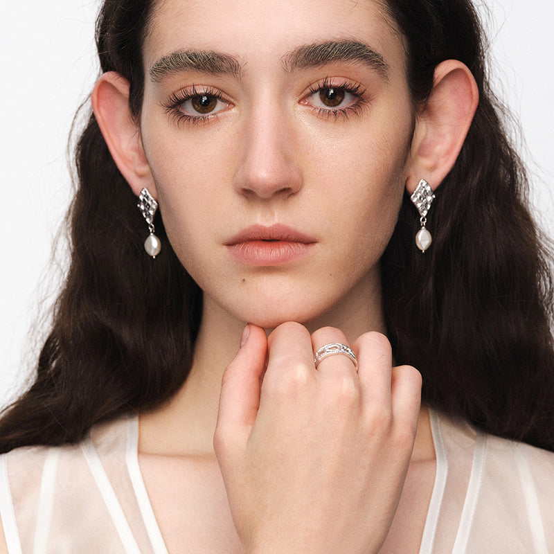 OINICIO NanKe Gold Openwork Wave Ribbon Ring 15#