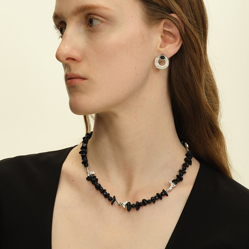 OINICIO Seed Petal Light Shadow Beaded Necklace, Black