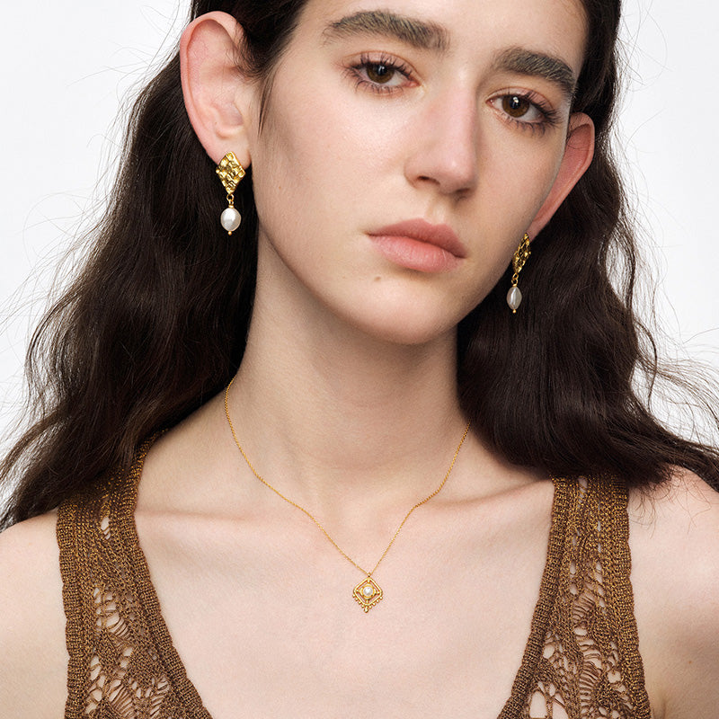 OINICIO NanKe Gold Lace Fish Tail Necklace