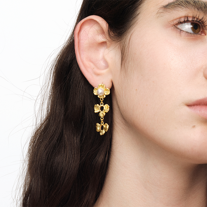 OINICIO NanKe Gold Lace Flower Pearl Earrings
