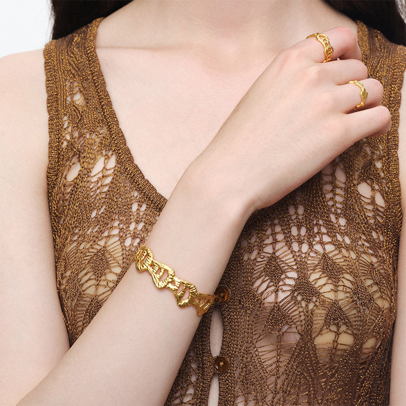 OINICIO NanKe Gold Mermaid Tail Hollow Bangle