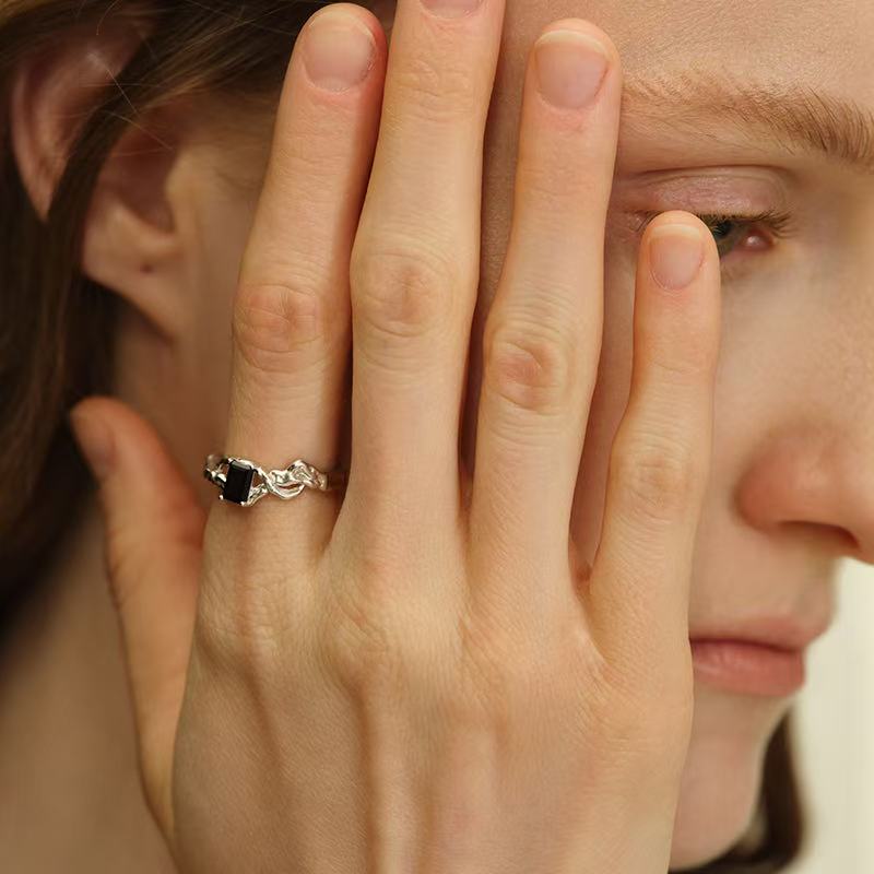 OINICIO Moonquake Black Agate Openwork Interlocking Ring