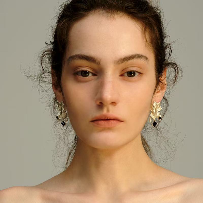 OINICIO Moonquake Black Agate Wave Pattern Stud Earrings