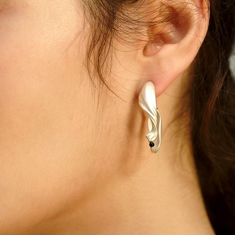 OINICIO Moonquake Black Agate Half-Circle Stud Earrings